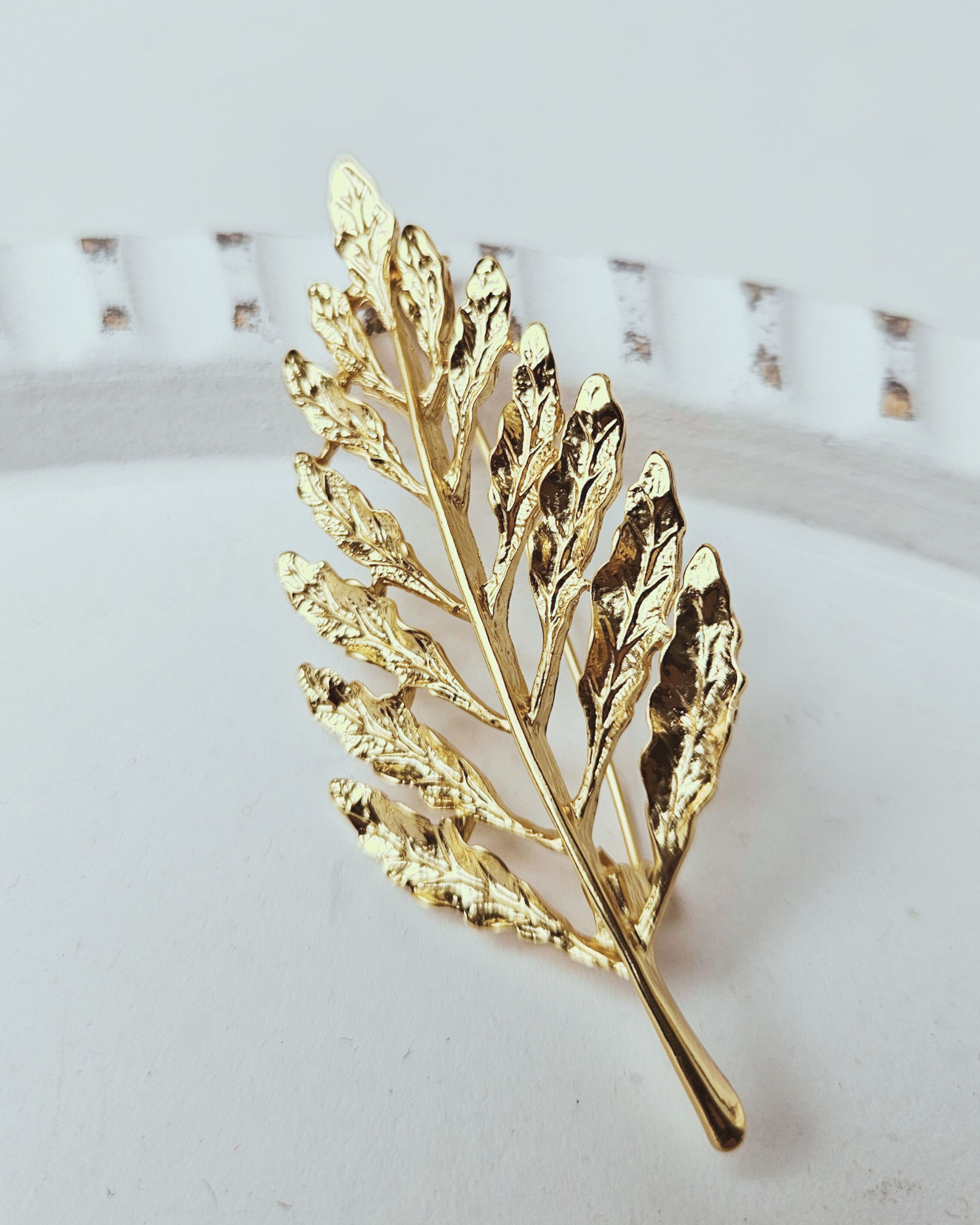 Brosche "goldenes Blatt ", goldenfarbe