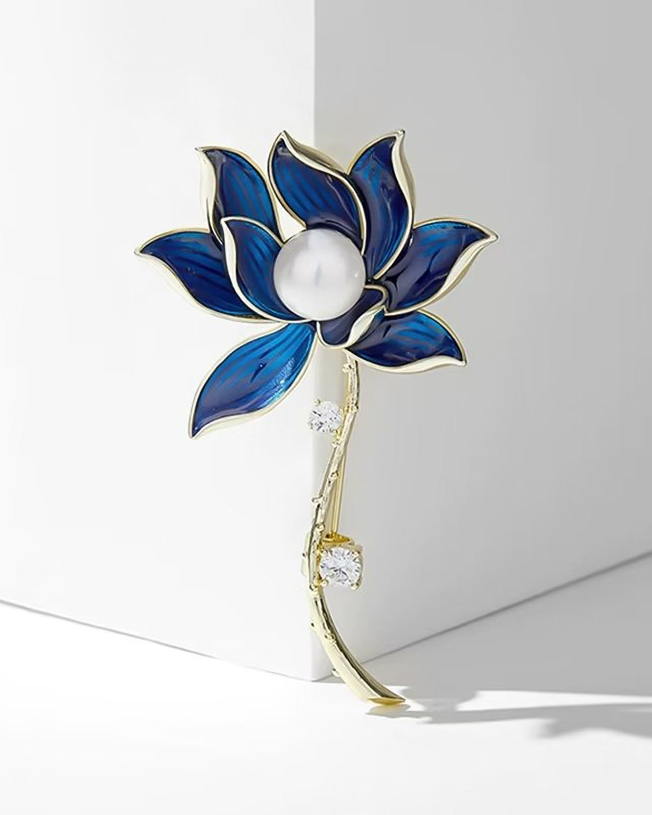 MayTree Brosche "Lotus und Perle", blau