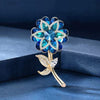 MayTree Brosche "seltene Blüte" , mit Strass-Steinen blau