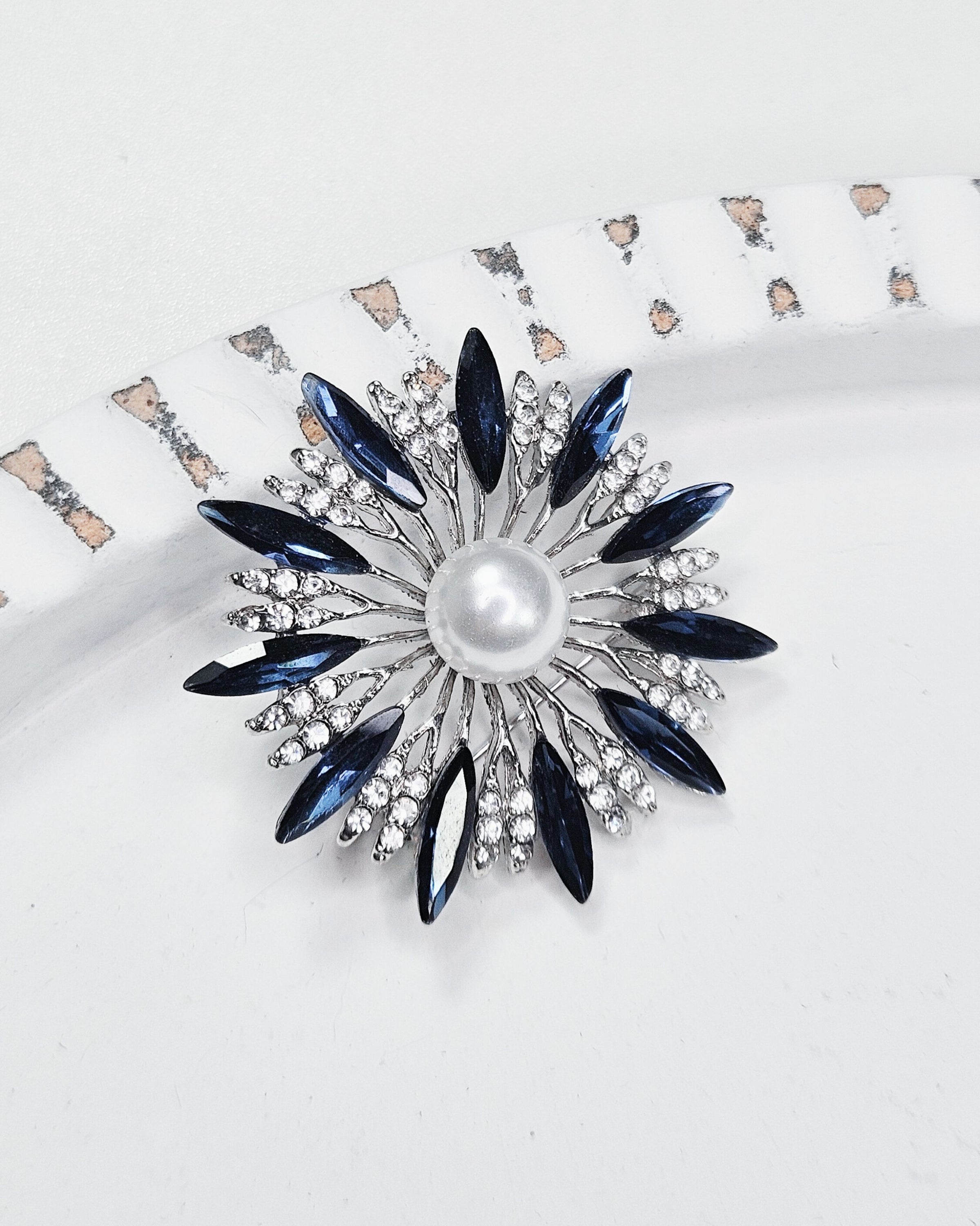 "Summer blossom" brooch, blue with rhinestones and a decorative pearl