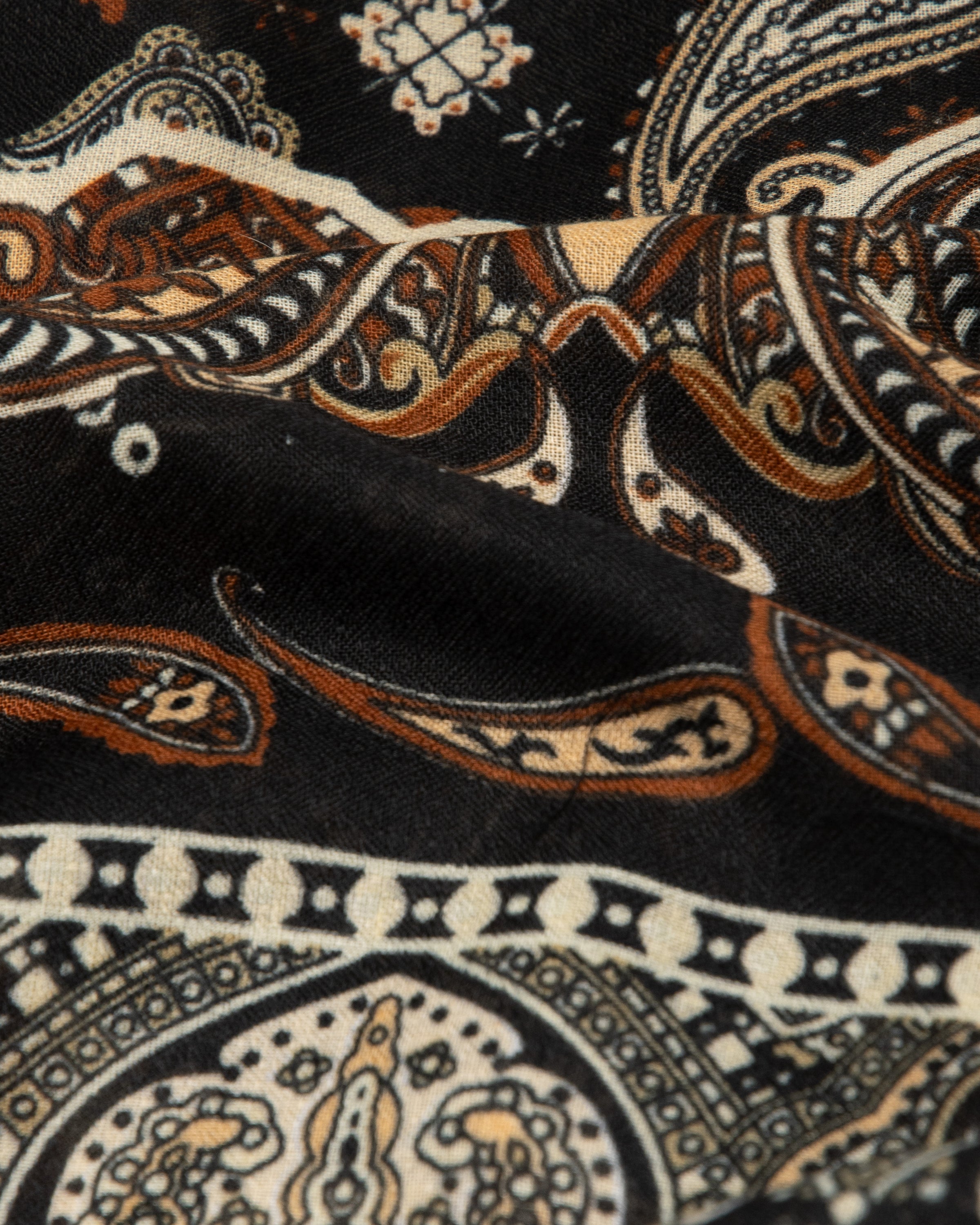 Large fashion scarf Cashmere Feeling 130x130cm Paisley