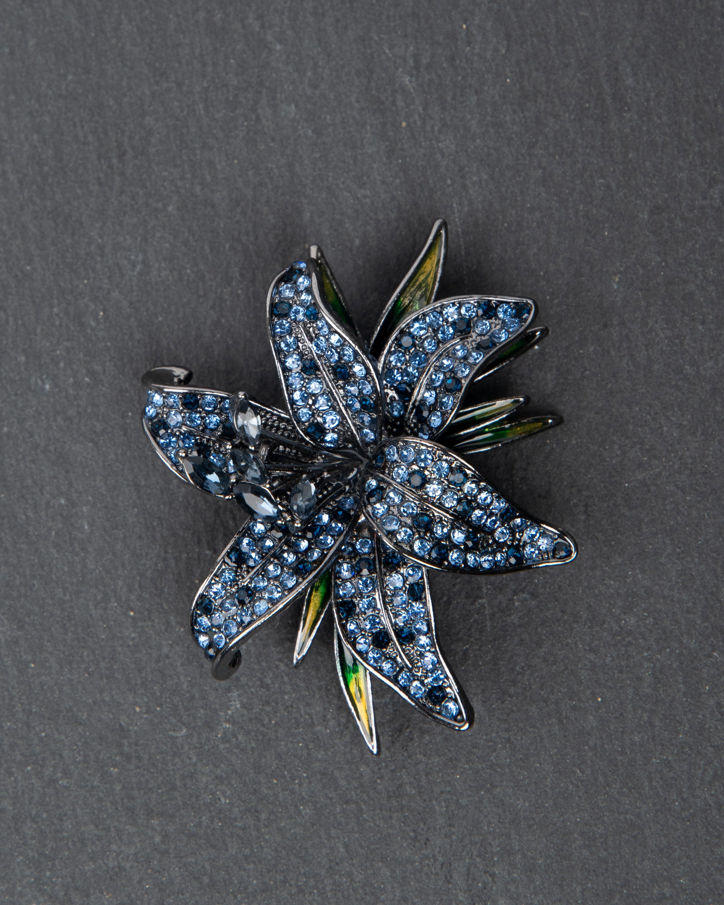 Daylily" brooch, brilliant