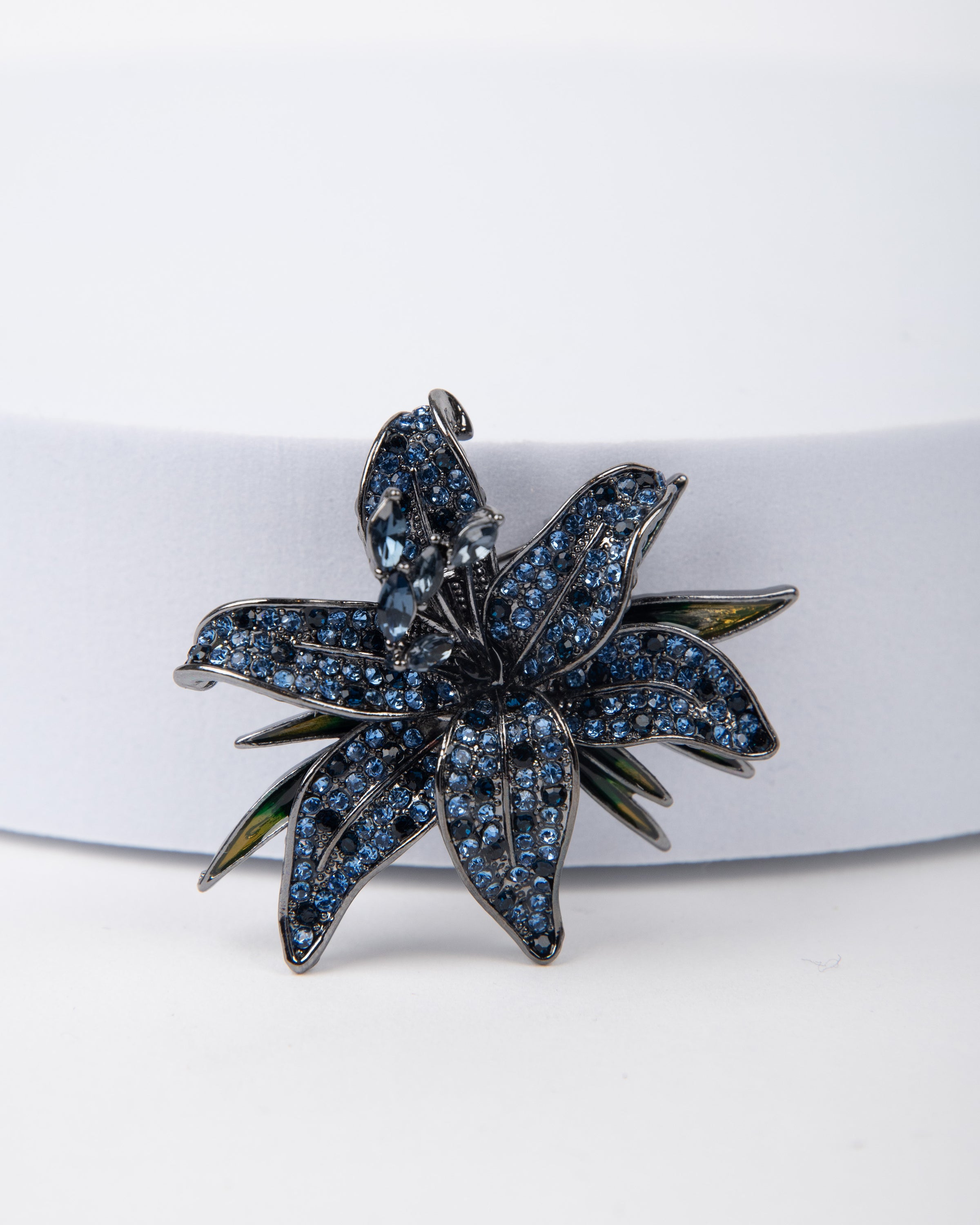 Daylily" brooch, brilliant