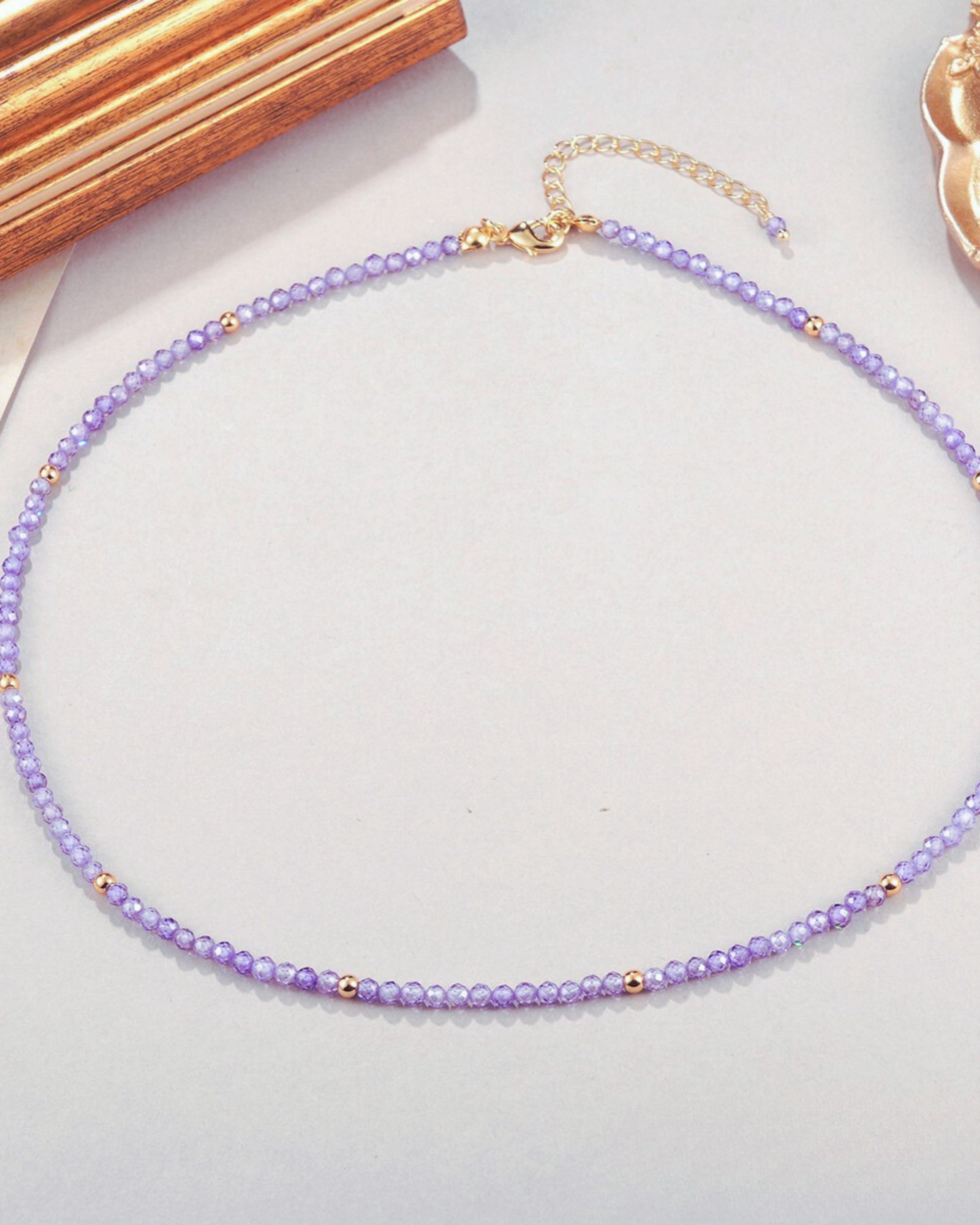 Kette Kristall lila mit 18K vergoldeten Perlen