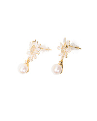 Margarite flower earrings with freshwater pearl