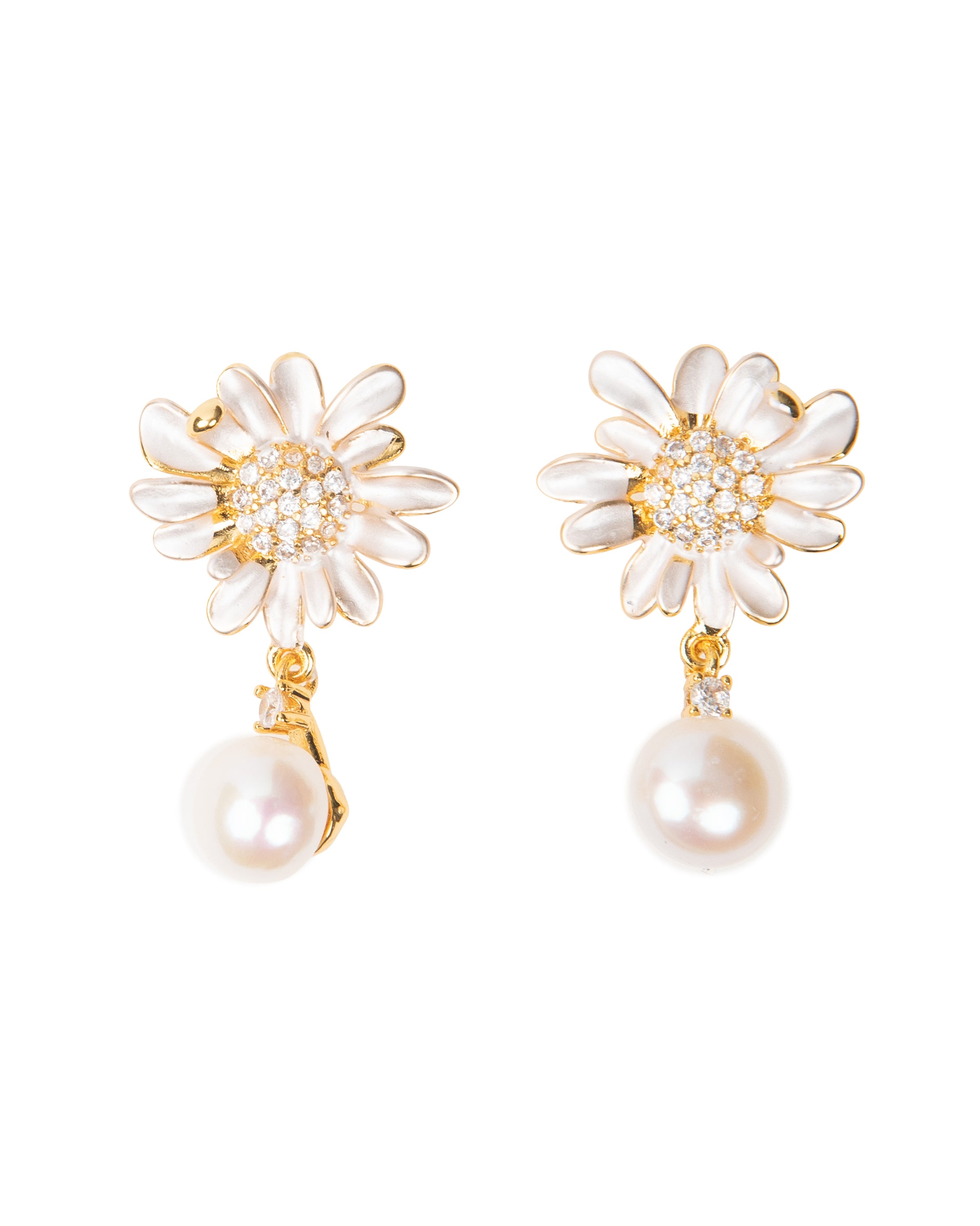 Margarite flower earrings with freshwater pearl